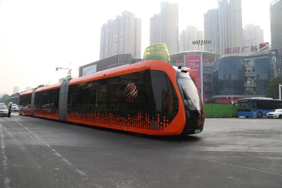 说明: 株洲智轨河西段首次试跑圆满成功 (夏四亮摄） (9)