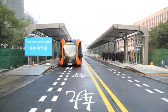 说明: 株洲智轨河西段首次试跑圆满成功 (夏四亮摄） (1)