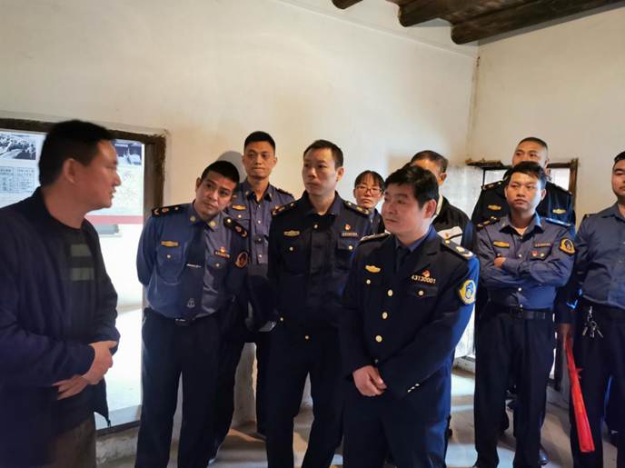 说明: 说明: 娄底市公路路政管理执法支队党支部主题党日活动现场。（资料图）