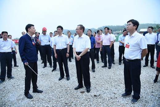 说明: 9月16日，市委书记龚文密、市长刘事青等市领导听取路网建设情况汇报