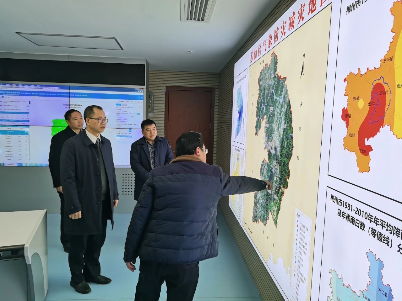 李志红一行先后来到区气象局,s214线八公里处,王仙岭治超站了解查看