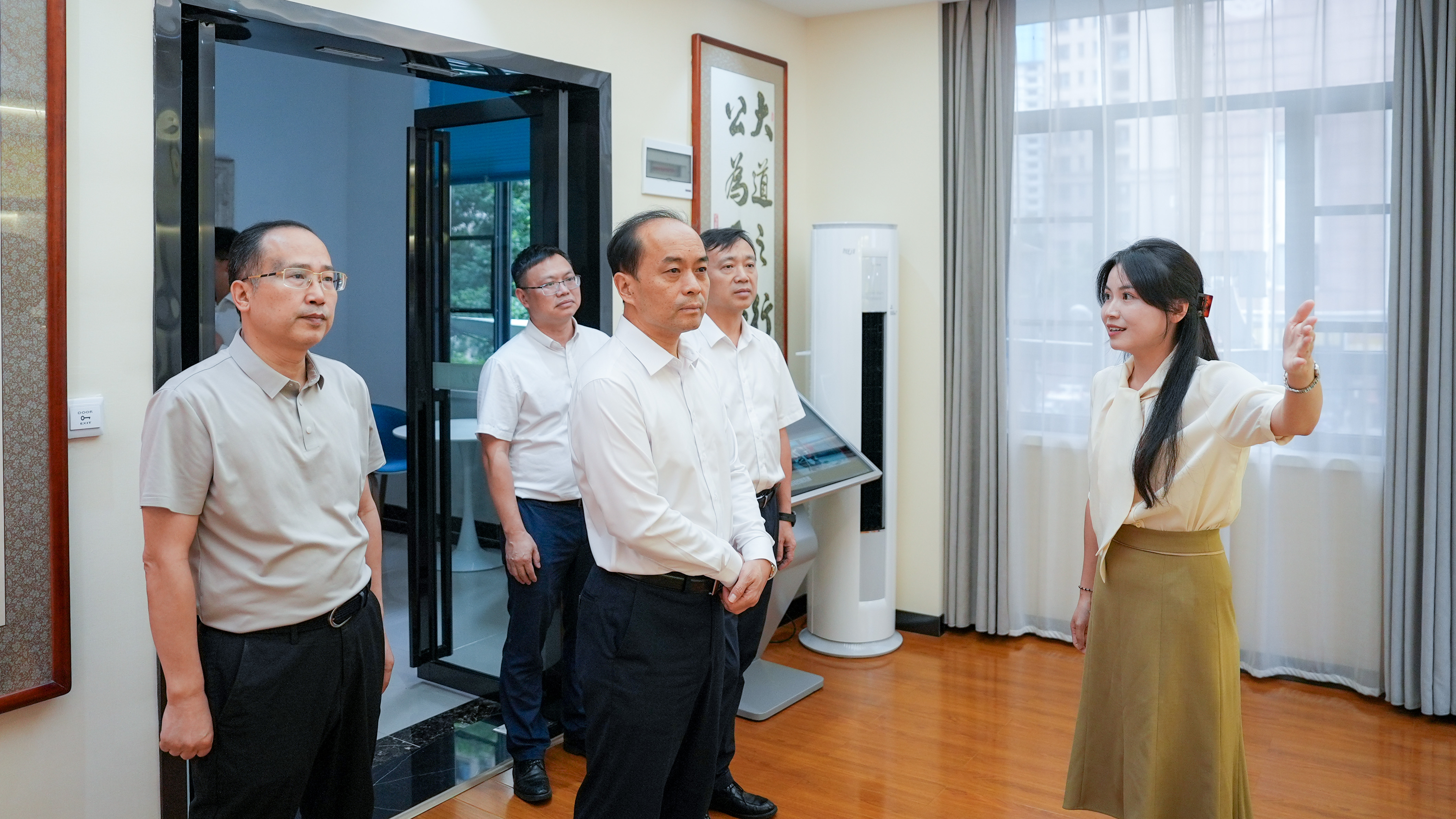 舒行钢调研省公路事务中心并召开座谈会 锚定建设交通强省目标 奋力推动公路事业高质量发展