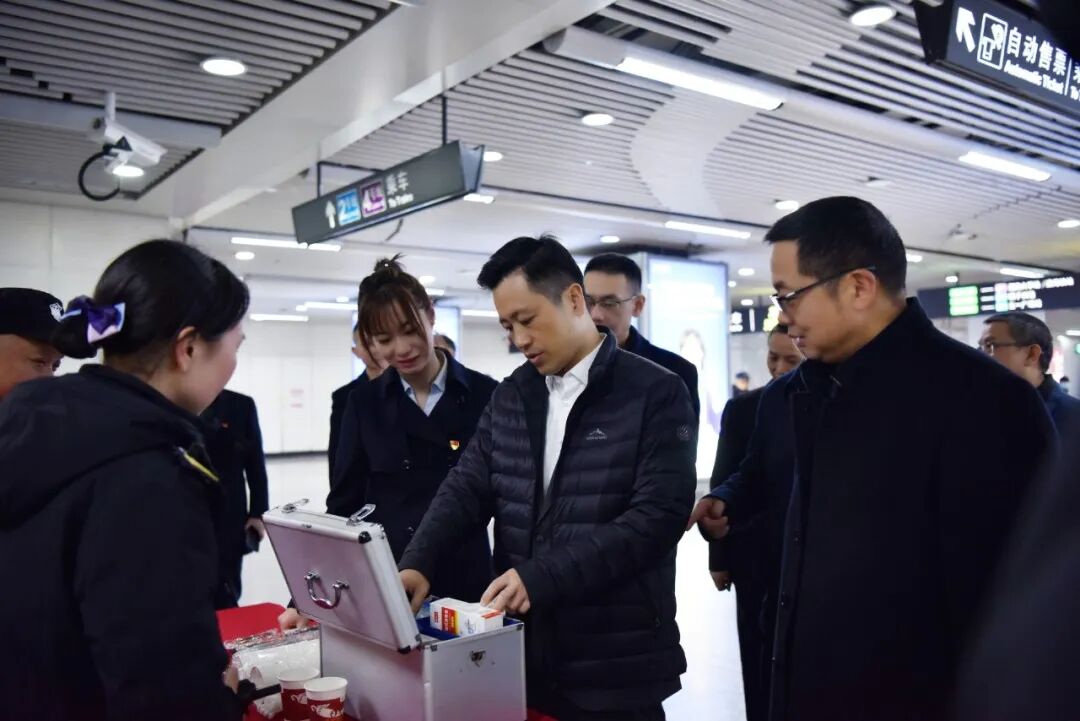 刘扬带队开展2026年春运首日慰问检查 筑牢平安畅通春运防线