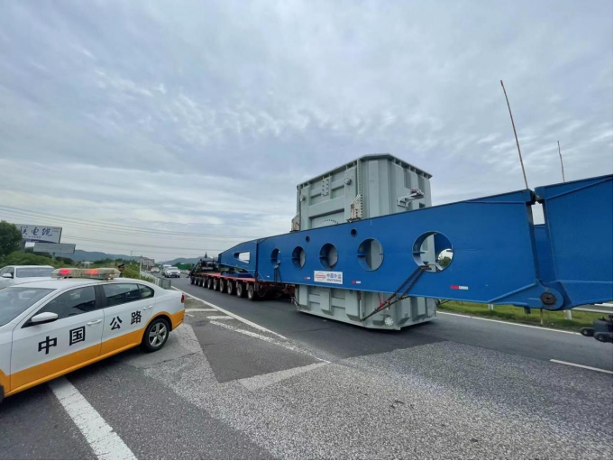 科学调度,准确指挥,与多部门全力配合,圆满完成了大件运输车辆护送