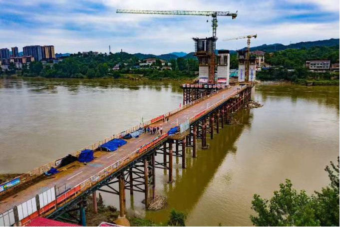 怀化辰溪沅水特大桥建设正酣图